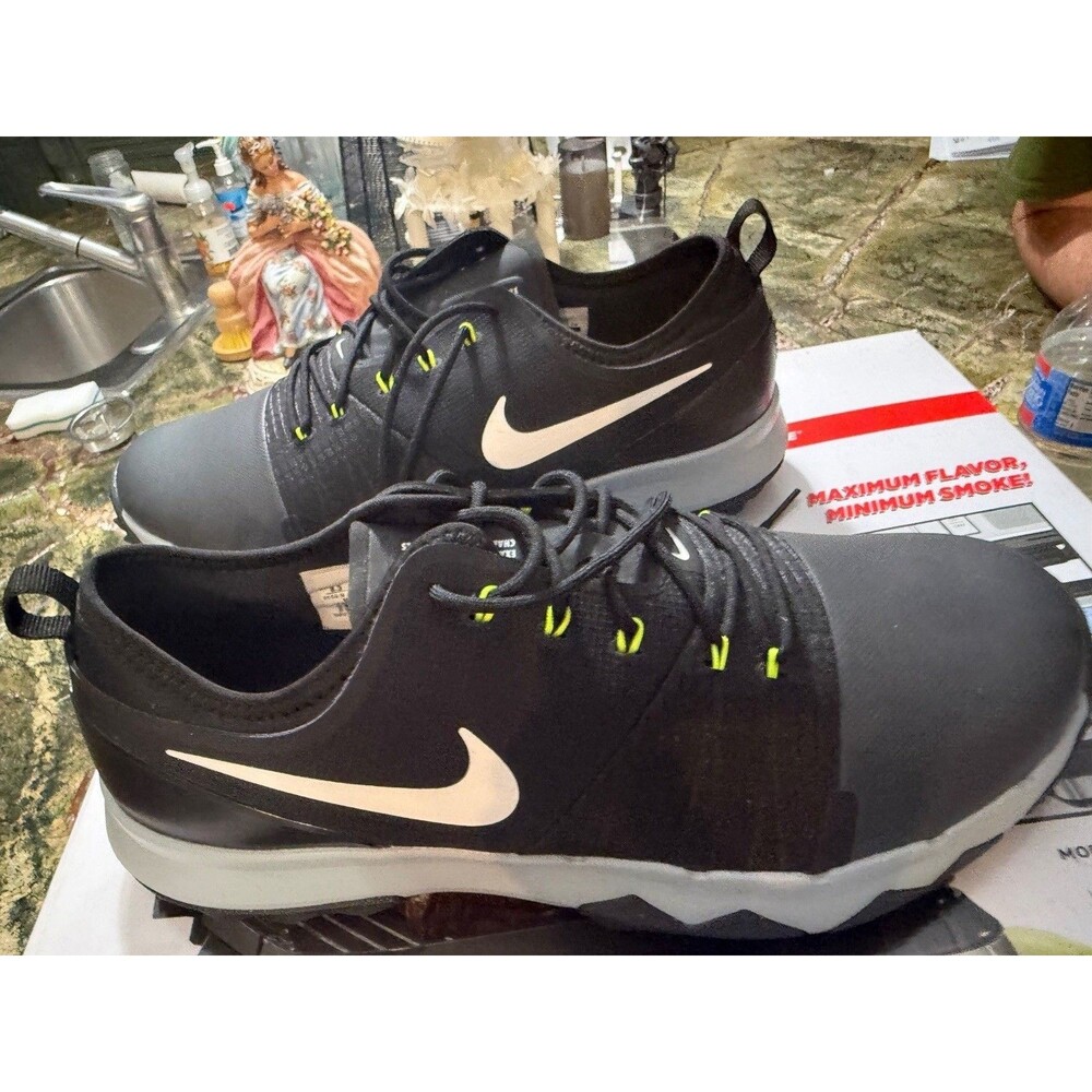 Nike Free Golf Men's Size 8.5 golf Shoes Black Volt White